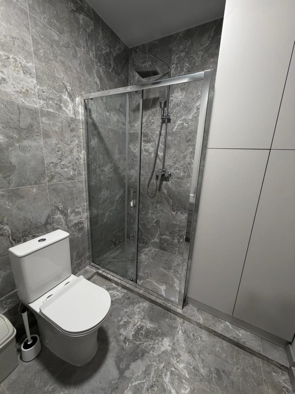 Shower, Toilet