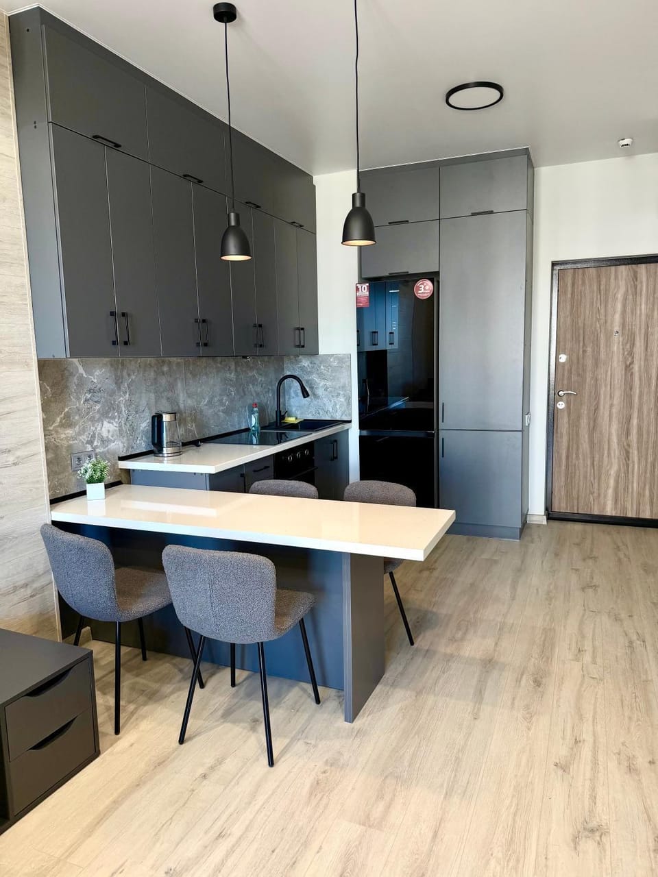 Kitchen or kitchenette, Dining area, oven
