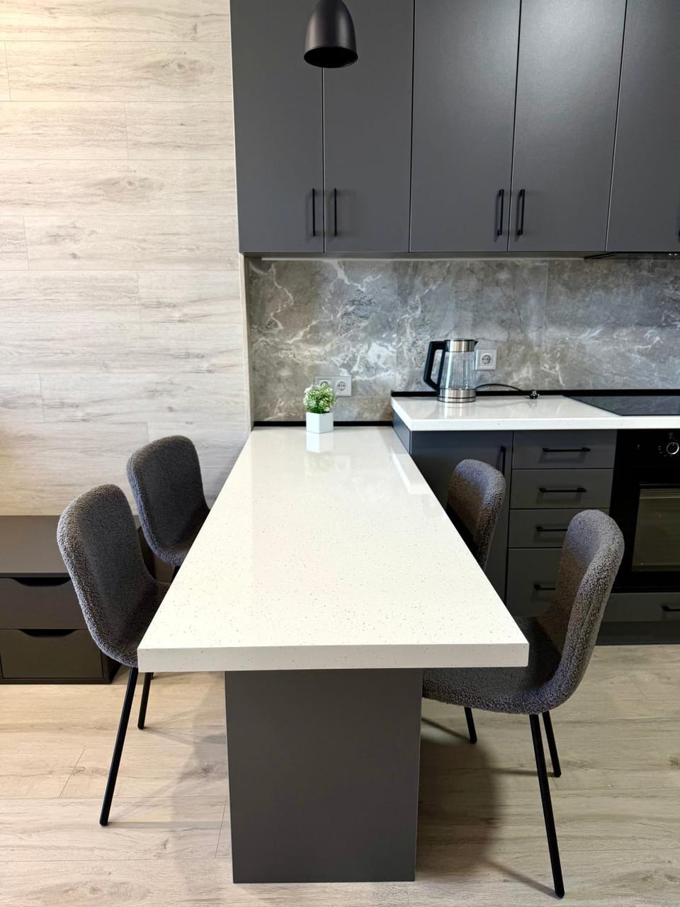 Kitchen or kitchenette, Dining area