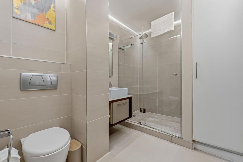 Shower, Toilet, Bathroom, towels
