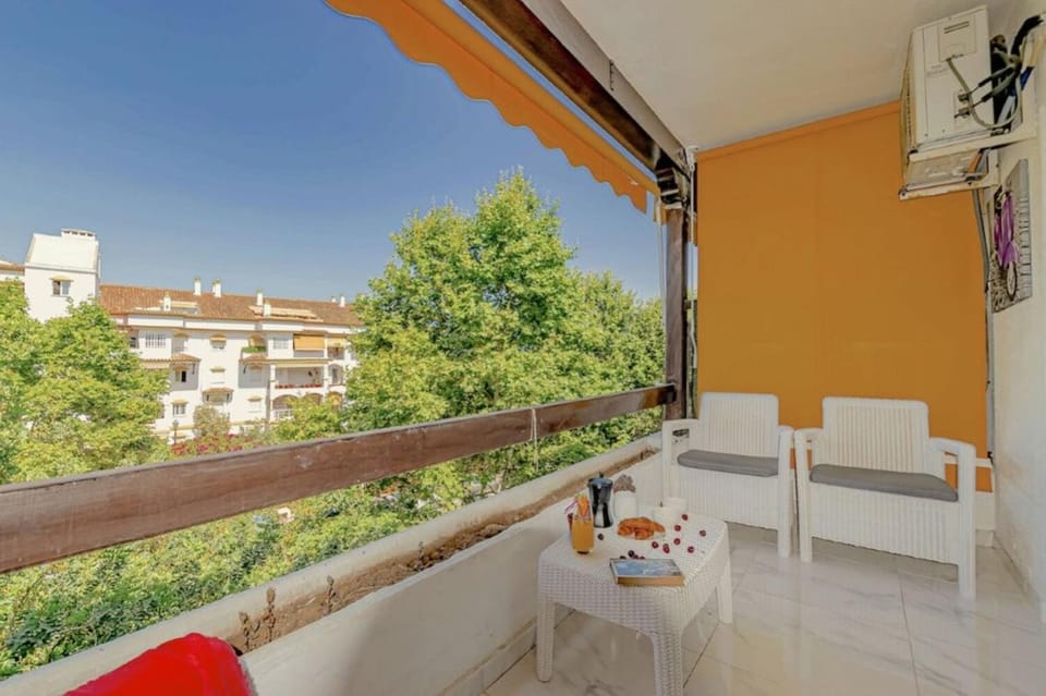 Luminoso estudio con Terraza en Milla de Oro Apartment in Marbella