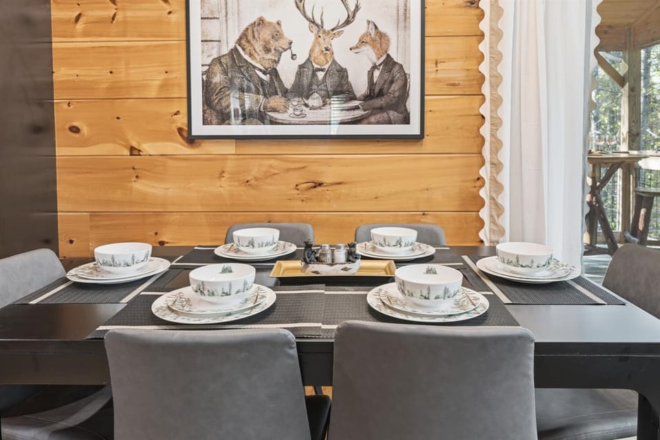 Seating area, Dining area