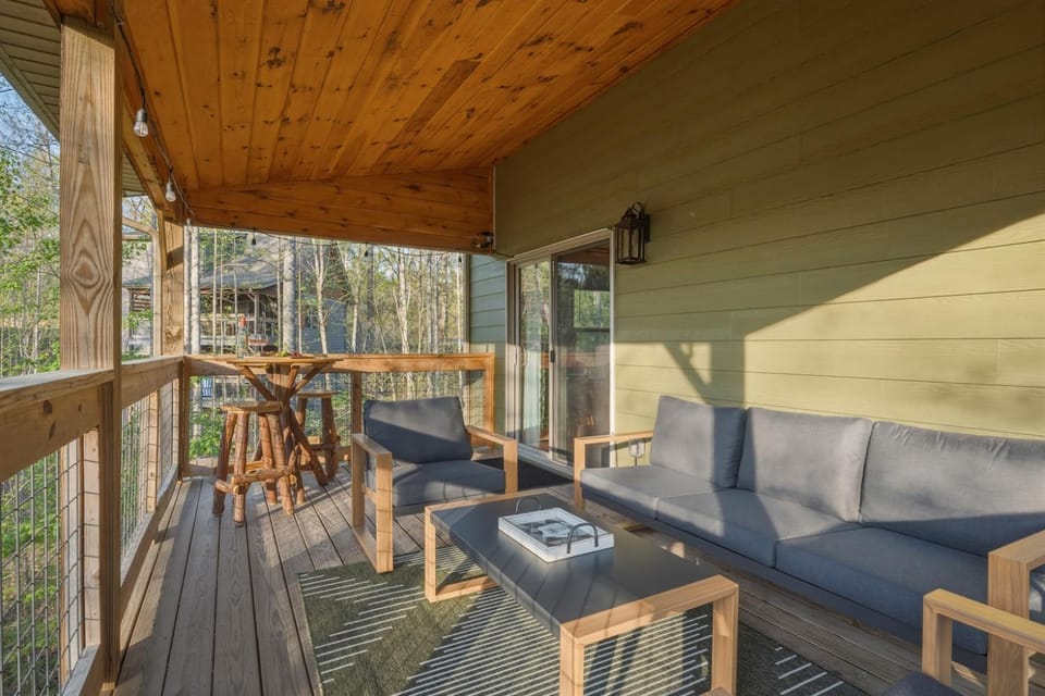 Patio, Day, Balcony/Terrace, Seating area