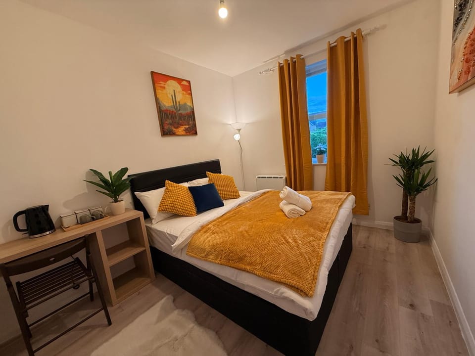 Bed, Photo of the whole room, Bedroom