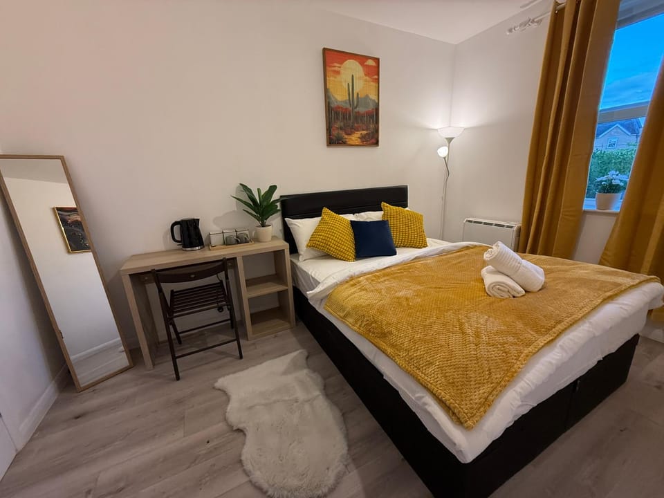 Bed, Photo of the whole room, Bedroom