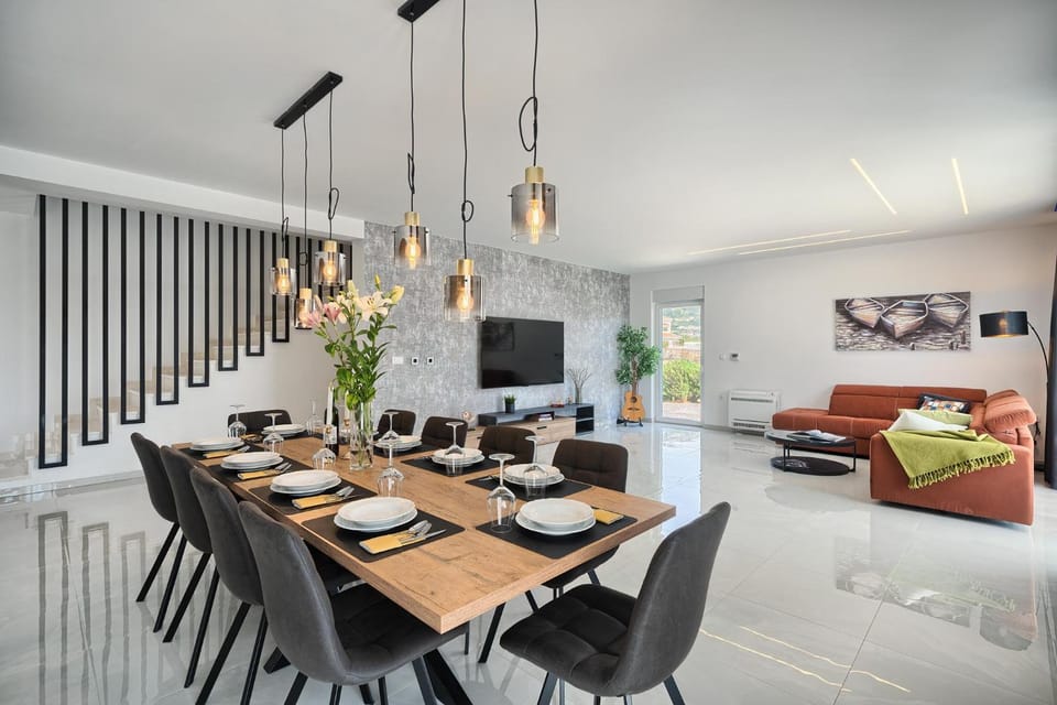 TV and multimedia, Living room, Seating area, Dining area
