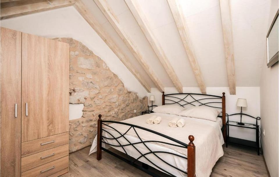 Villa Kameni Cvijet with Jacuzzi, Sauna, Tennis court Villa in Split-Dalmatia County