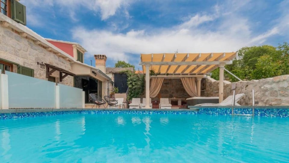 Villa Kameni Cvijet with Jacuzzi, Sauna, Tennis court Villa in Split-Dalmatia County