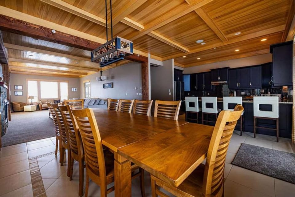 The Overlook 5BD Sleeps 10 Silver Star Village House in British Columbia