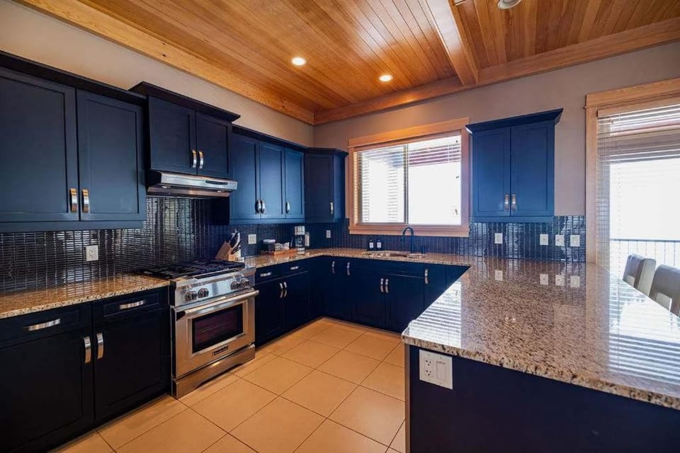 The Overlook 5BD Sleeps 10 Silver Star Village House in British Columbia