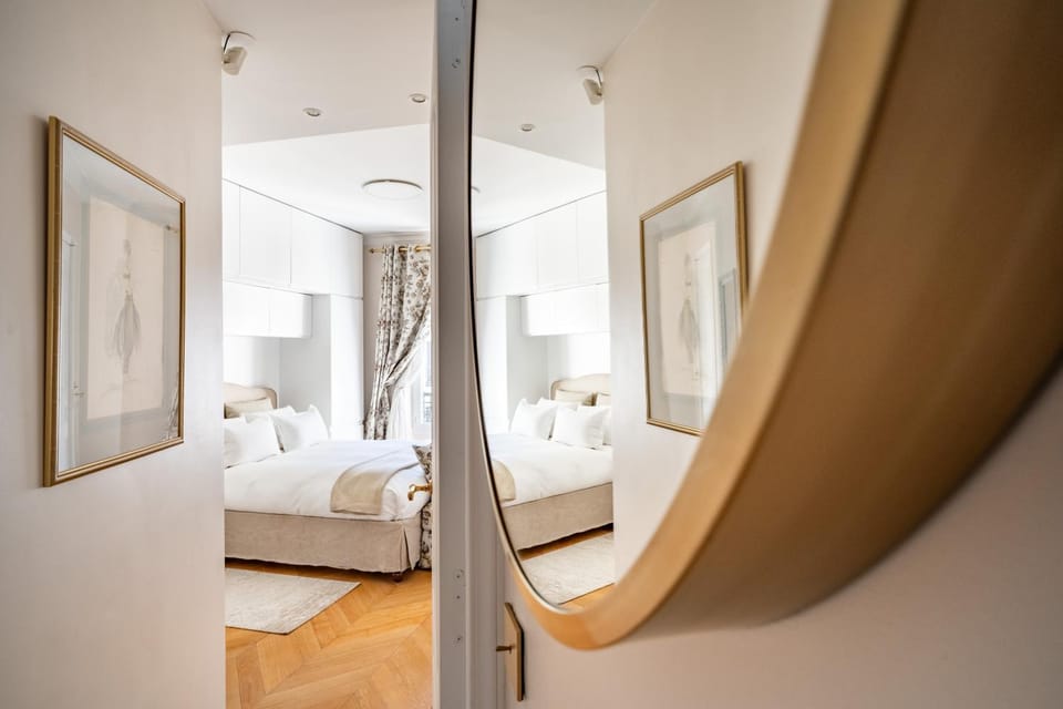 Elegant Luxury Apartment on Champs Elysees Apartment in Paris