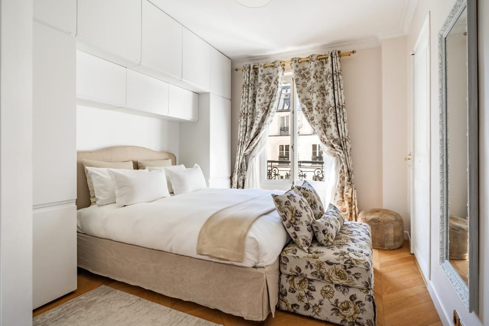 Elegant Luxury Apartment on Champs Elysees Apartment in Paris