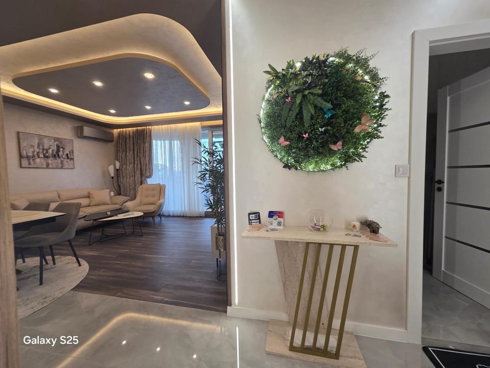 The Sunrise and the Sunset Apartment - Luxury 2BR Apartment with Mineral Pool & Parking Apartment in Varna