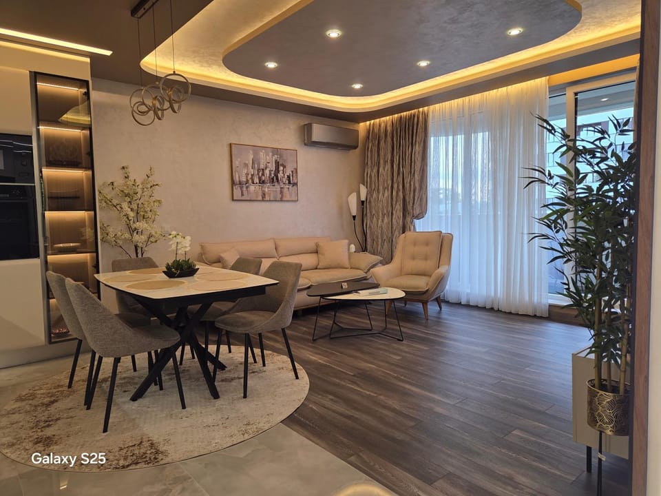 The Sunrise and the Sunset Apartment - Luxury 2BR Apartment with Mineral Pool & Parking Apartment in Varna