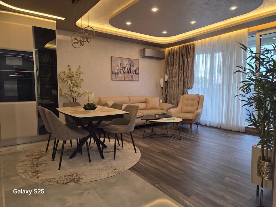 The Sunrise and the Sunset Apartment - Luxury 2BR Apartment with Mineral Pool & Parking Apartment in Varna