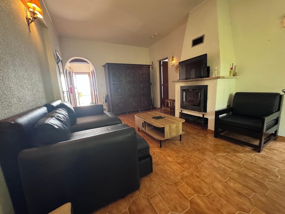 Communal lounge/ TV room, TV and multimedia, Living room, Seating area, Evening entertainment, wardrobe