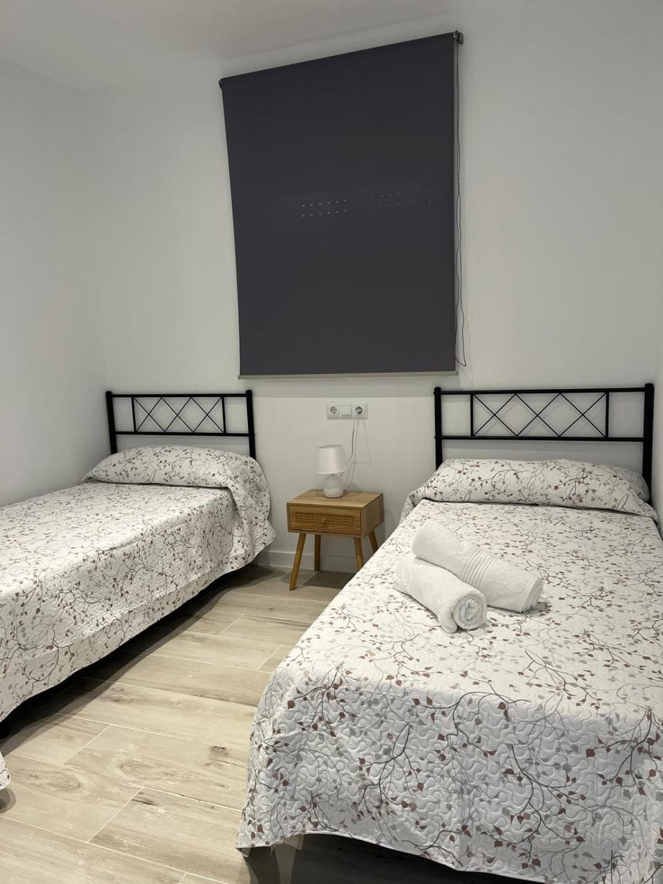 Bed, towels