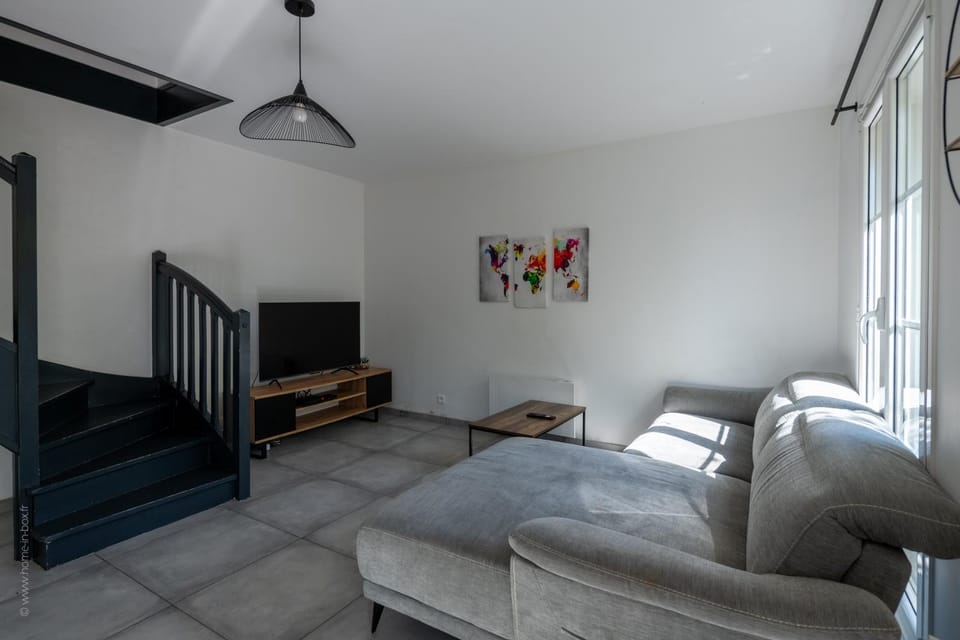 TV and multimedia, Seating area