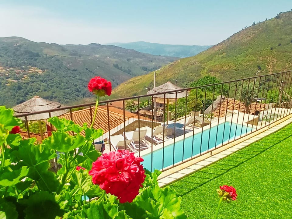 View (from property/room), Spa and wellness centre/facilities, Mountain view, Pool view