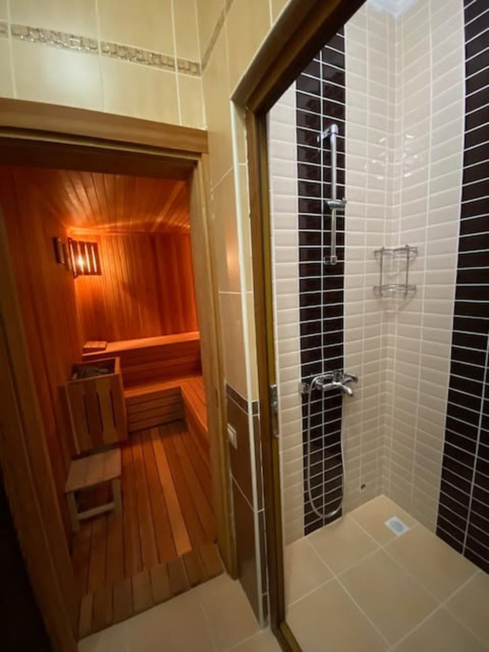 Shower, Sauna