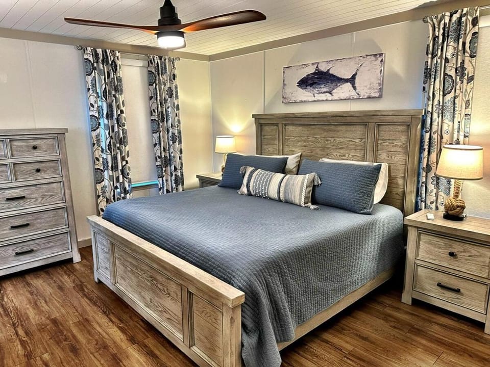 Charming Lake Front Home and Pavilion Apartment in Lake Sinclair