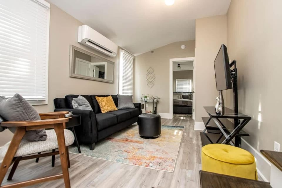 Suite & Simple in SoMa - A Stylish Stay for 1 or 2 Apartment in Little Rock