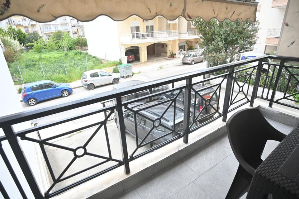 Property building, Patio, Day, Neighbourhood, View (from property/room), Balcony/Terrace, Street view, Location