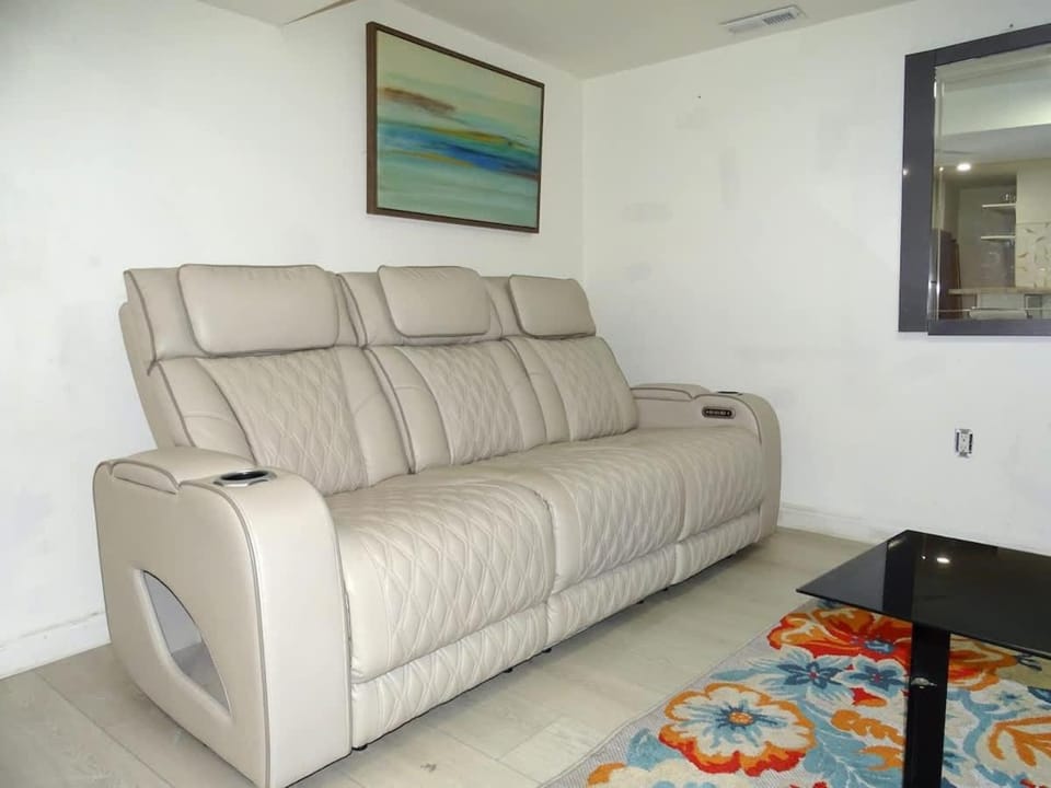 Cozy 1 Bed Apt in Randolph Apartment in Braintree