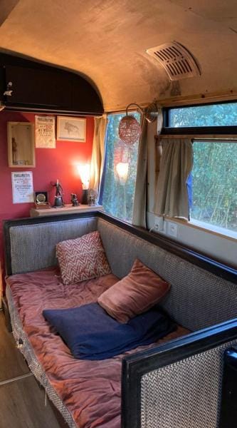Le Bus de la Forêt Campground/ 
RV Resort in Brittany