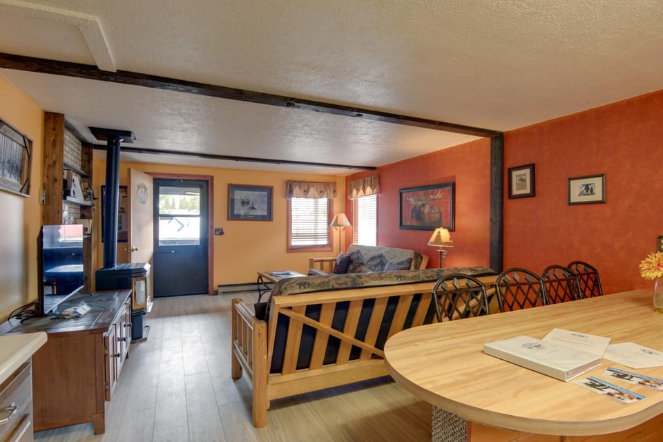 Gateway to Yellowstone! Cabin < 1 Mi to Nat'l Park Cabin in West Yellowstone