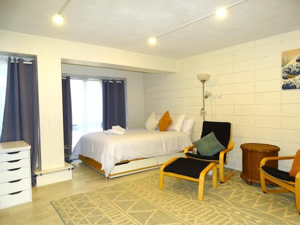 Spacious Studio Near Harvard Sq House in Allston