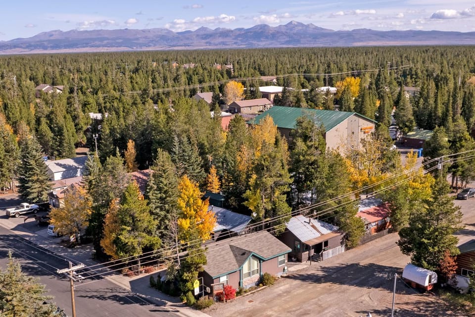 6 Blocks to Yellowstone NP: 'Bison Home' w/ BBQ House in West Yellowstone