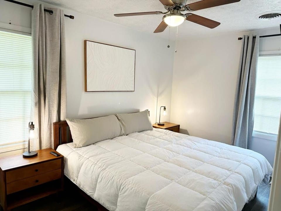 Newnan Gem Down Town Apartment in Newnan
