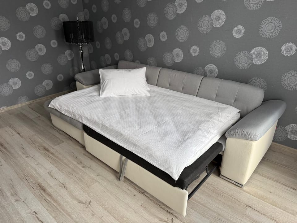Bed, Living room