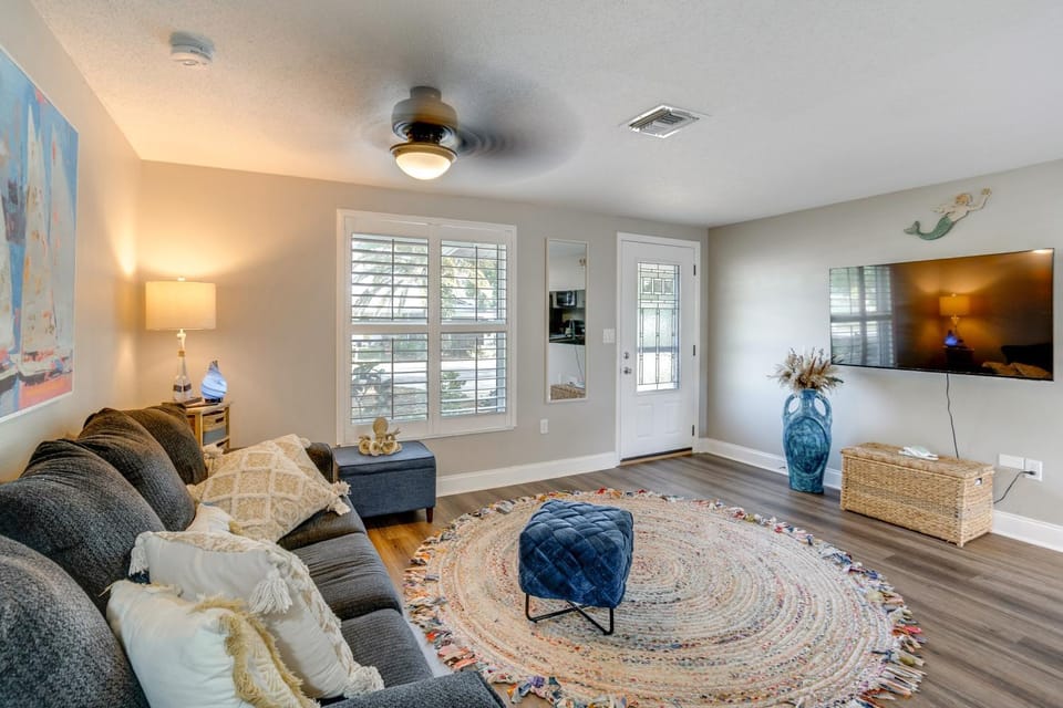 3 Mi to Beach: Venice Escape w/ Backyard Oasis House in South Venice