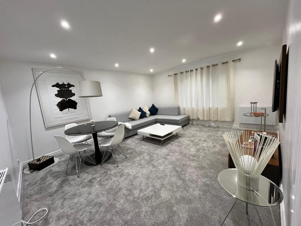 Stratford Heights - Modern 2 Bed Apartment Apartment in Stratford-upon-Avon