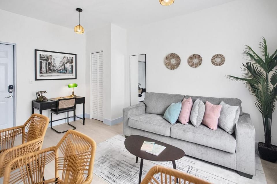Stylish and spacious apartment near Brickell #3 Apartment in Coral Gables