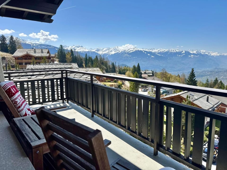 Property building, Balcony/Terrace, Photo of the whole room