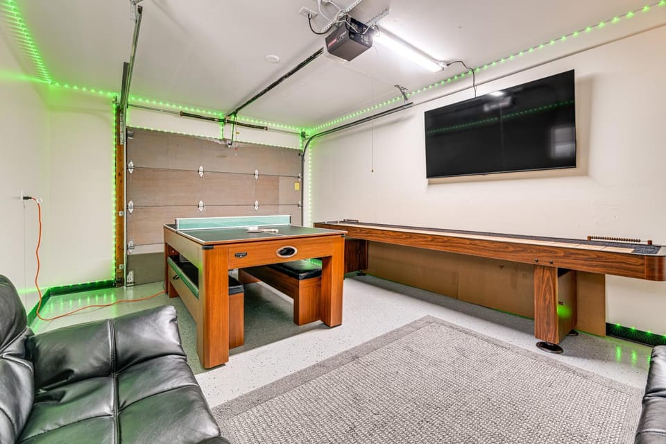 Near Oregon Caves: 2-Studio Retreat w/ Game Room! House in Oregon