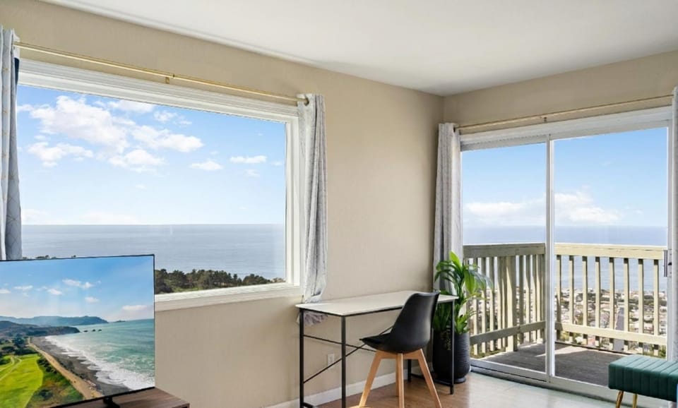 View (from property/room), Living room, Sea view