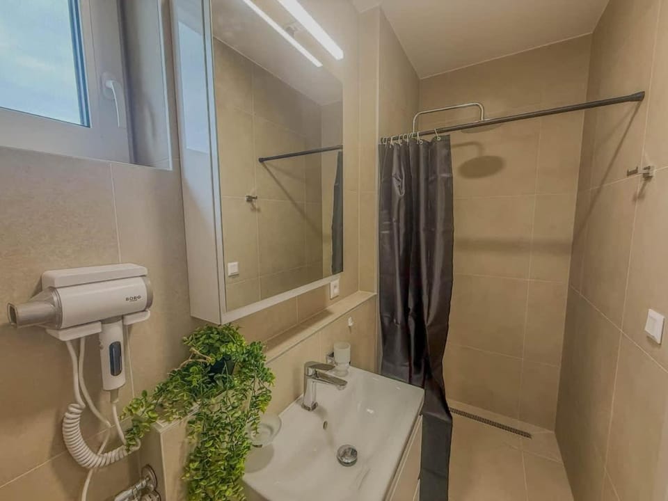 Cozy studio with free parking near the lake Apartment in Slovakia