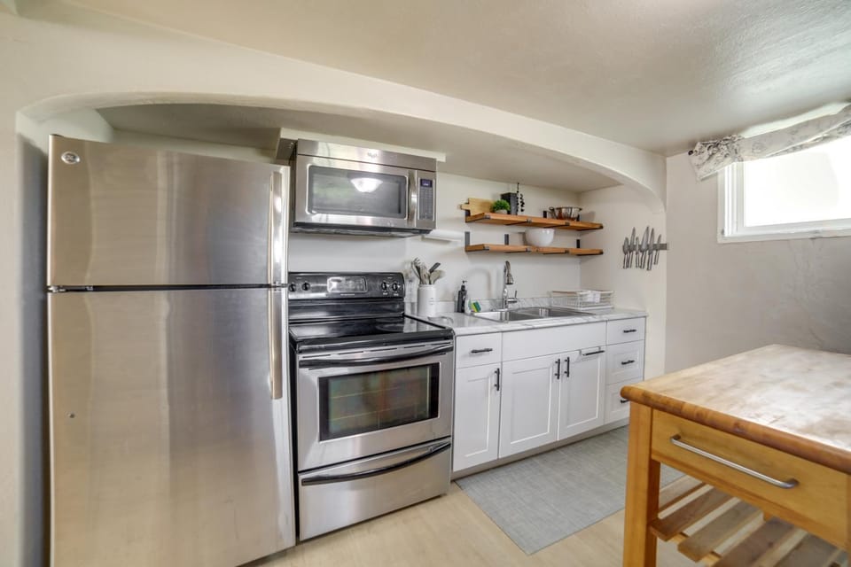 1 Mi to College of Idaho! Walkable Downtown Apt Apartment in Caldwell