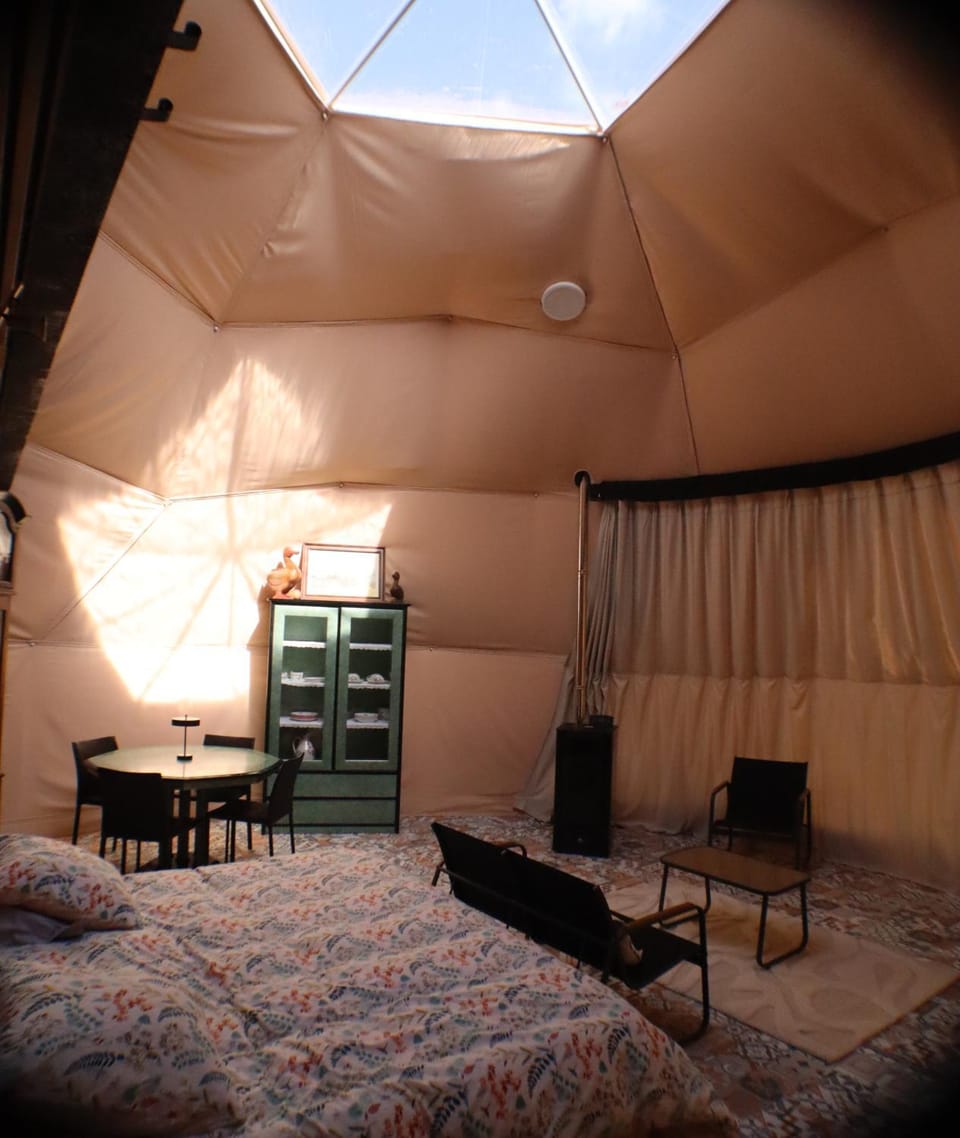 Photo of the whole room, Seating area, Bedroom