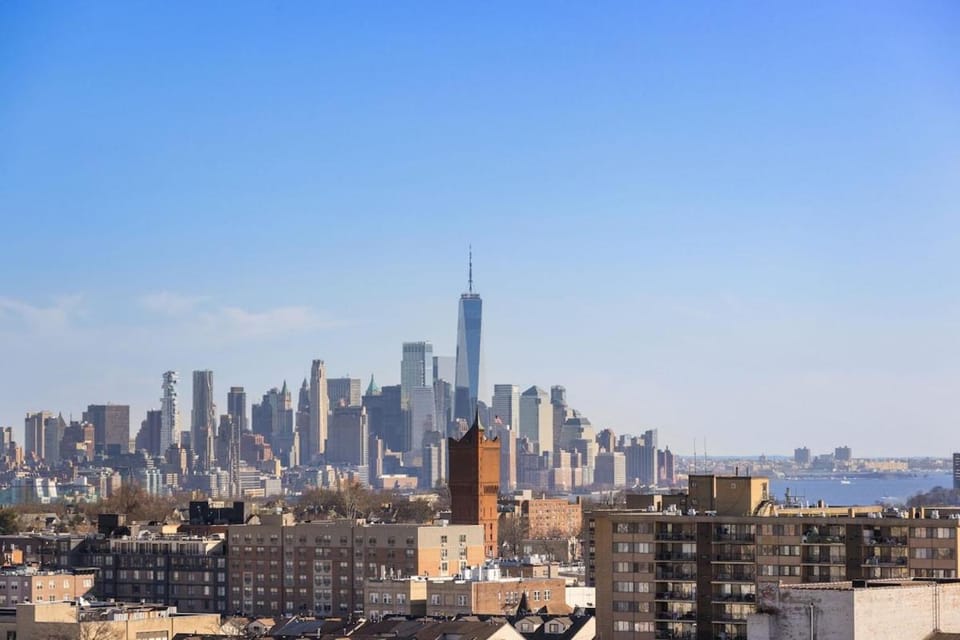 High-Rise Luxe 2BR Suite Gym & Rooftop Apartment in North Bergen