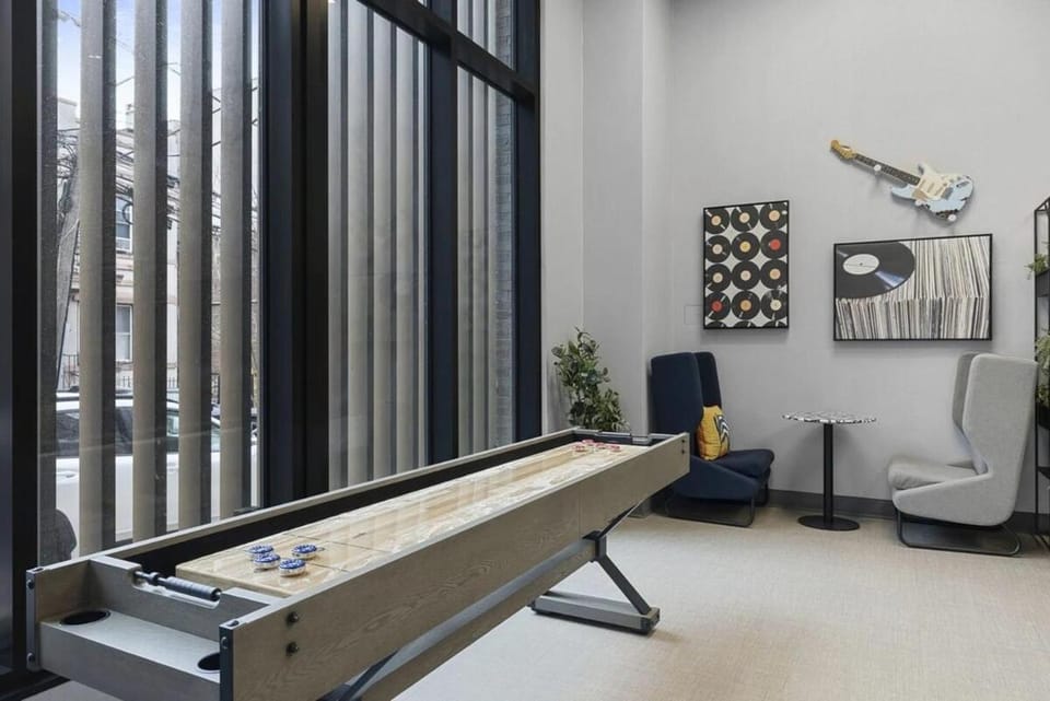 High-Rise Luxe 2BR Suite Gym & Rooftop Apartment in North Bergen