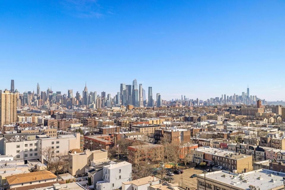 High-Rise Luxe NYC Skyline 1BR Rooftop&Gym Apartment in North Bergen