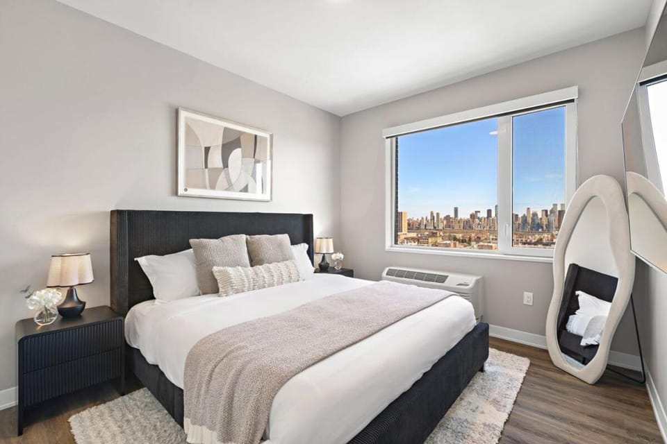 High-Rise Luxe NYC Skyline 1BR Rooftop&Gym Apartment in North Bergen