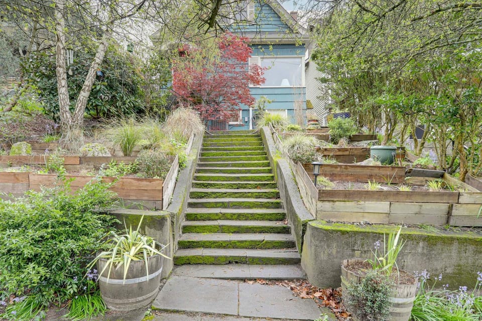Walkable Green Lake Studio w/ Fireplace Apartment in Green Lake