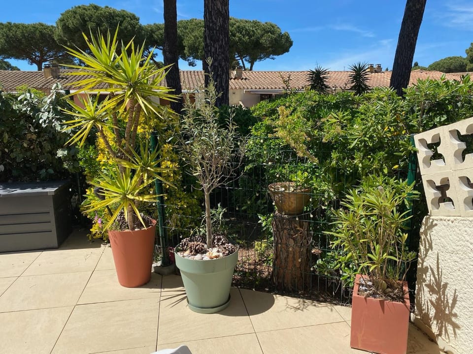 Le coin des cigales - Piscine - Parking - Proche village naturiste - Histoire de Clés Apartment in Agde