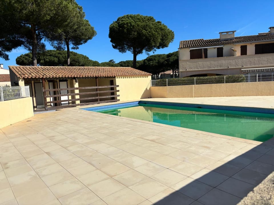Le coin des cigales - Piscine - Parking - Proche village naturiste - Histoire de Clés Apartment in Agde